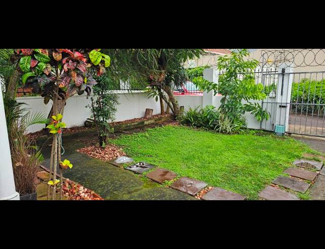 2 BEDROOM APARTMENT FOR SALE IN GLENWOOD